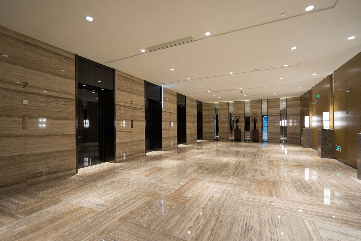 Гранд Плазад 5 давхарын 220m² оффис